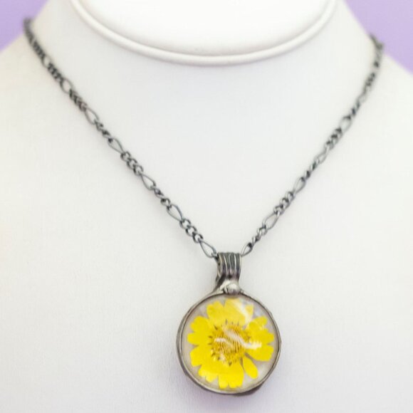 24 inch, Vintage Intricate Sunflower Silver Tone Necklace - Q32 - Picture 2 of 3